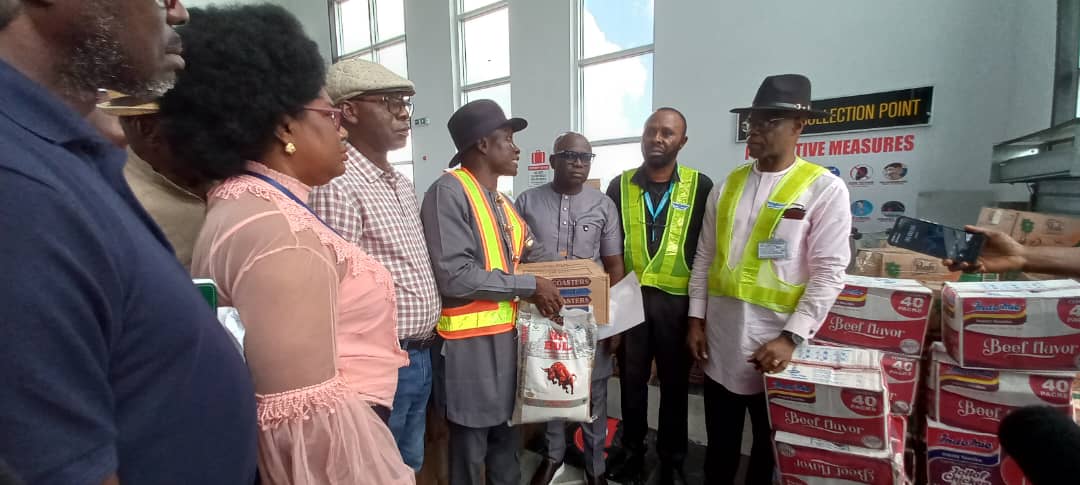 Flood: Bayelsa Communities Recieve Relief Materials from United Nigeria Airlines