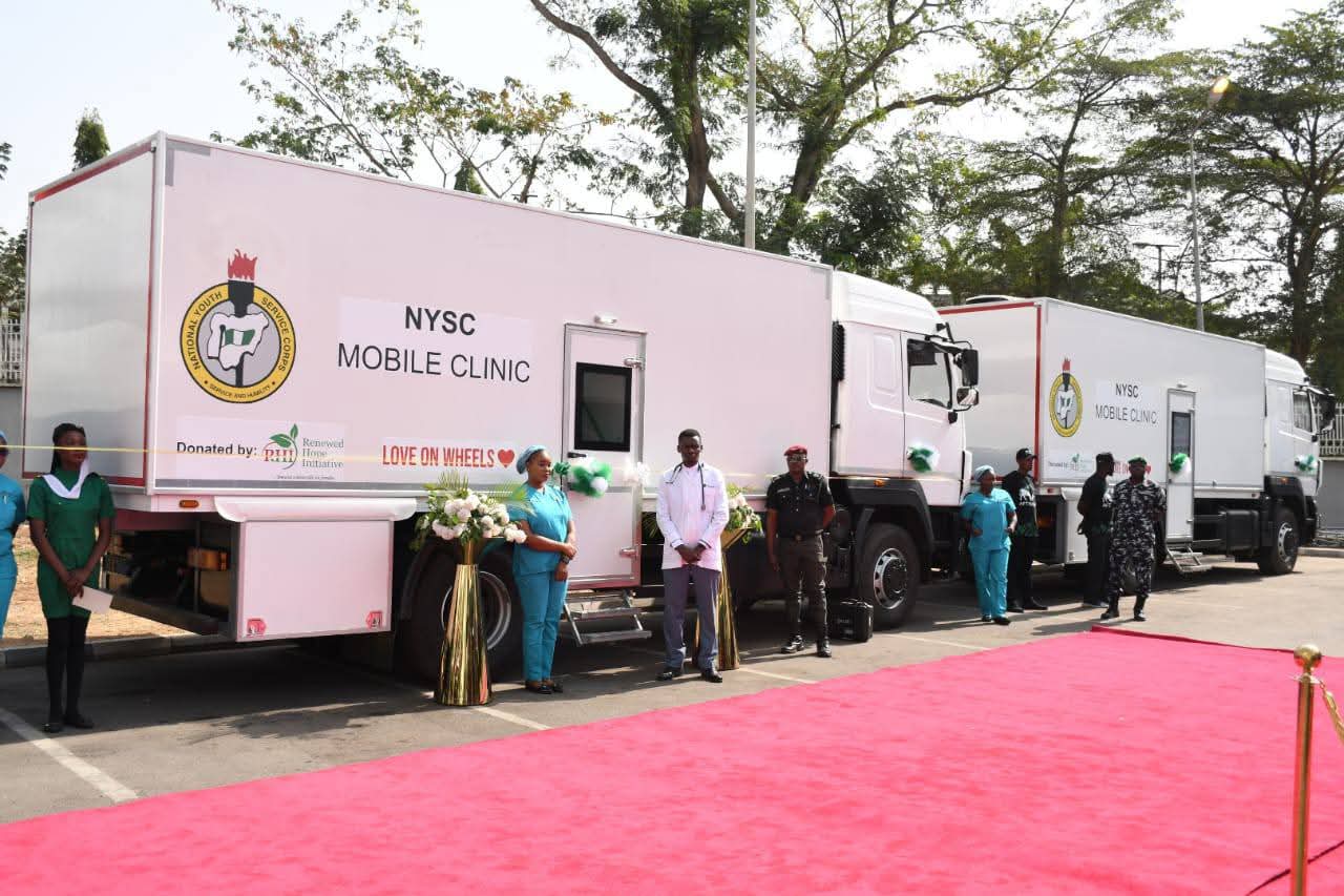 Tinubu’s Wife Donates Two Ambulances To NYSC