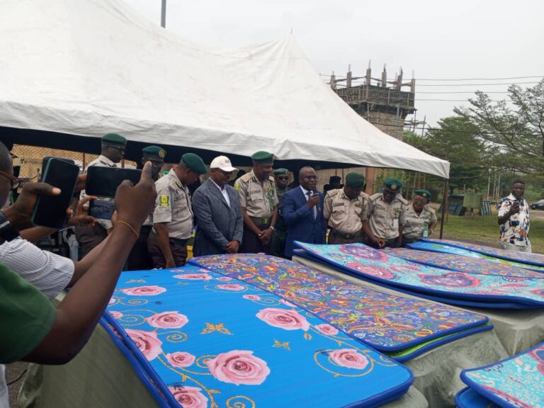 FG Donates 850 Fibre Mattresses To Ondo Correctional Facilities